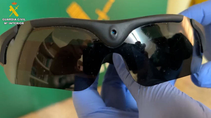 Pertenencias y pruebas del detenido por abusos sexuales