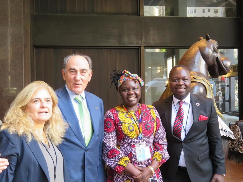 El presidente de Iberdrola, Ignacio Galán, con Nadi Albino, directora adjunta de Asociaciones y Movilización de Recursos de Generation Unlimited, organización de Unicef