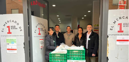 Primera entrega de alimentos a la Fundación Altius por parte de Mercadona
