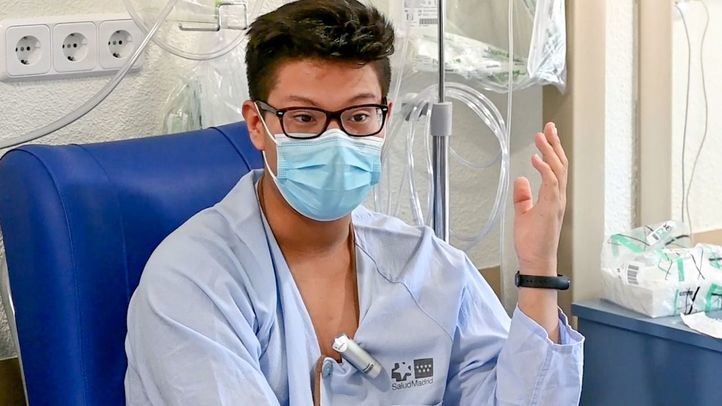 Javier, un joven de 17 años que ha estado ingresado en la UCI por Covid19