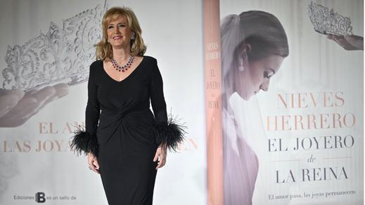 Nieves Herrero presenta 'El joyero de la reina'