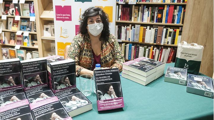 Almudena Grandes en la reapertura de la Casa del Libro. (Foto: Chema Barroso)

