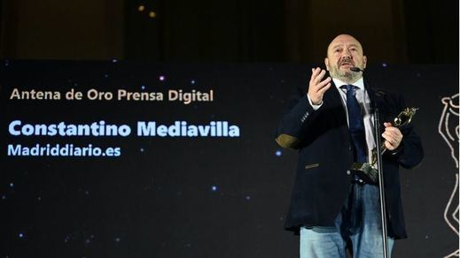 Constantino Mediavilla, presidente de Diariocrítico, recoge el premio Antena de Oro