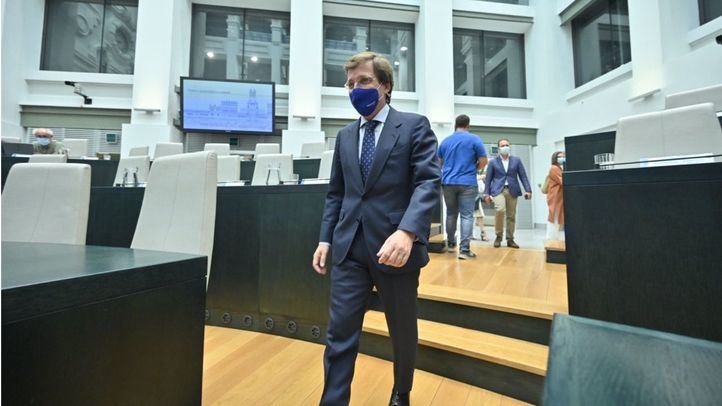 José Luis Martínez-Almeida entrando a un Pleno del Ayuntamiento. (Foto: Chema Barroso)
