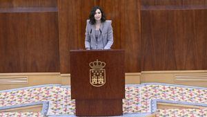 Ayuso carga contra Sánchez y sus "socios con graves delitos" en el discurso de investidura