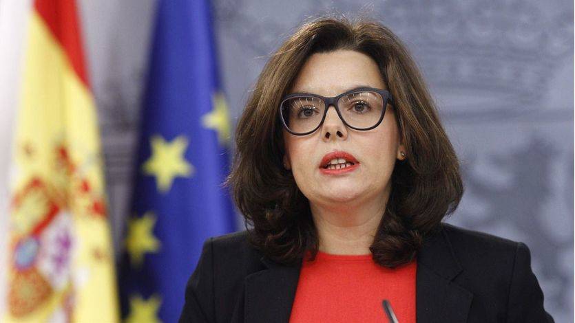 La vicepresidenta en funciones Soraya Sáenz de Santamaría luce gafas nuevas