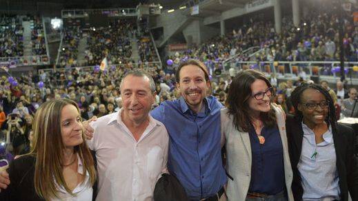 De izquierda a derecha: Ángela Ballester, Joan Baldoví, Pablo Iglesias, Mónica Oltra y Rita Bosaho durante la campaña del 20-D