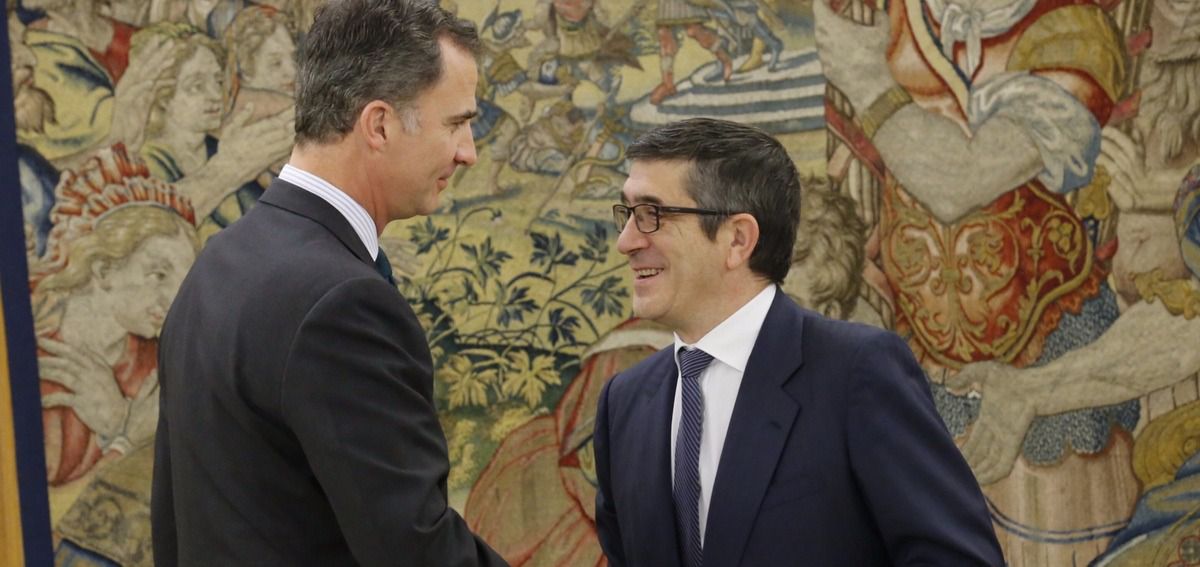 El Rey podría volver a ver a los presidenciables Sánchez y Rajoy tras la 'batalla' interna del PSOE