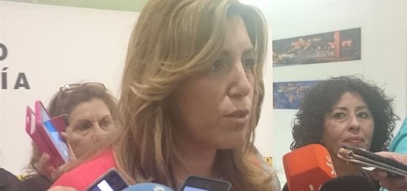 Una Susana Díaz muy discreta sale de la reunión en Ferraz dispuesta a "ayudar y colaborar"