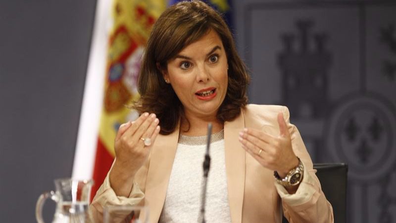 Soraya Sáenz de Santamaría promete ser el 'flotador' de Rajoy al ser preguntada sobre la sucesión en el PP