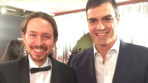 Iglesias y Rivera con esmoquin, Sánchez con traje y sin corbata y Garzón con traje y corbata