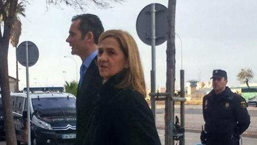 La infanta Cristina y Urdangarin llegan al juicio mientras que es absuelto el contable de Nóos