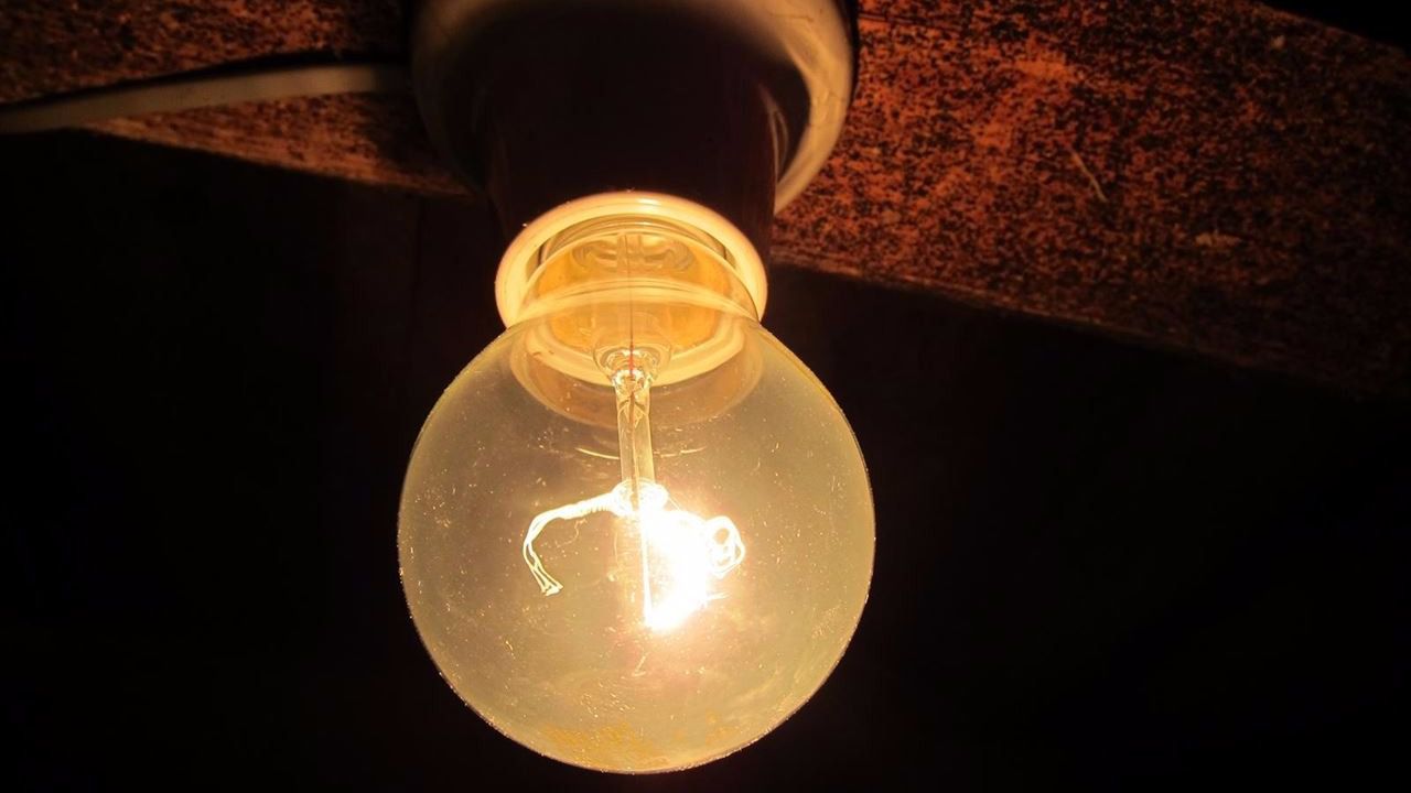 Claves para ahorrar electricidad: apagar la luz no es tan significativo