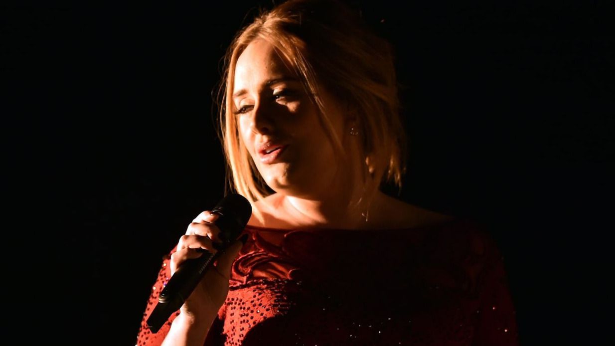 Adele desafinando en la gala de los Grammy 2016, la nota negativa de la velada (vídeo)