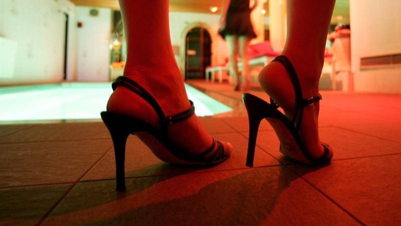Al menos un 20% de los españoles reconoce que contrata habitualmente a prostitutas
