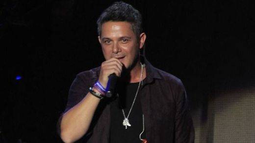 Alejandro Sanz socorre a una mujer maltratada por su pareja en pleno concierto