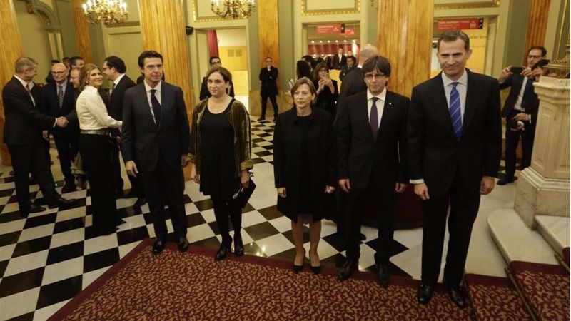 Encuentro forzado entre Felipe VI, Forcadel y Puigdemont en la cena previa al Mobile Wold Congress