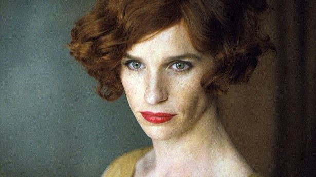 Eddie Redmayne interpretando a la transexual Lili Elbe