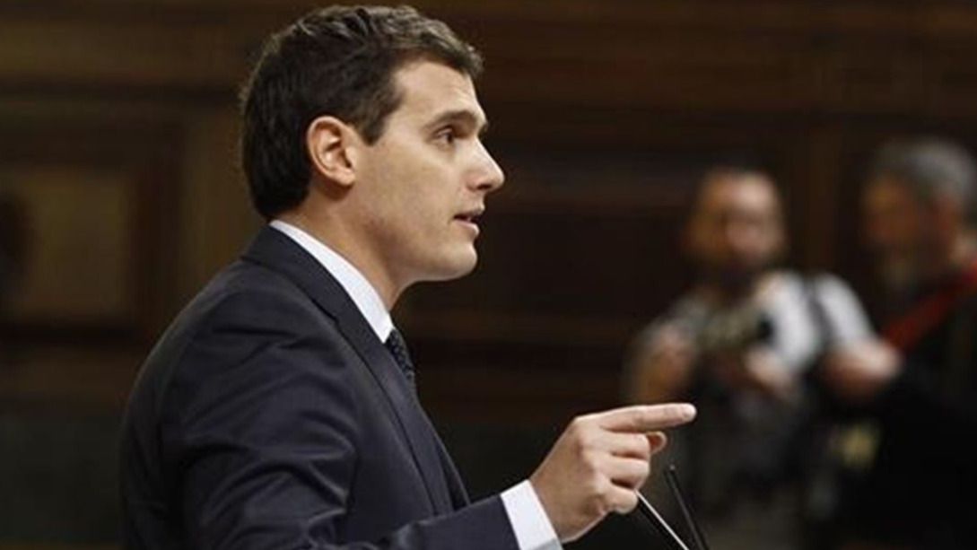 Rivera 'gana' el debate de la corrección y el buen tono y, de paso, jubila a Rajoy