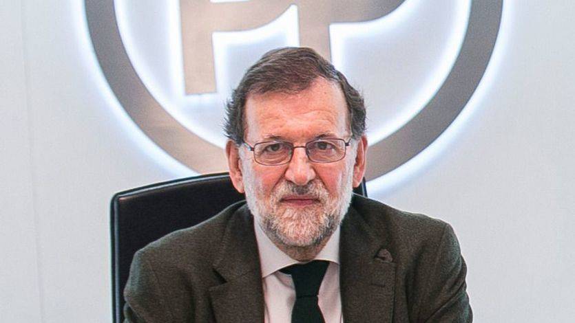 Rajoy empieza a tentar a Sánchez con la 'gran coalición', que muchos verían como la sentencia de 'muerte' del PSOE