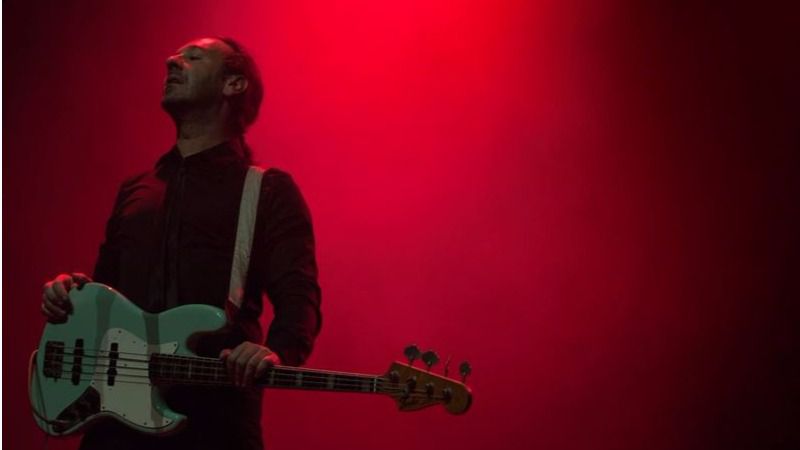 Alejandro 'Espina', bajista de Los Ilegales.