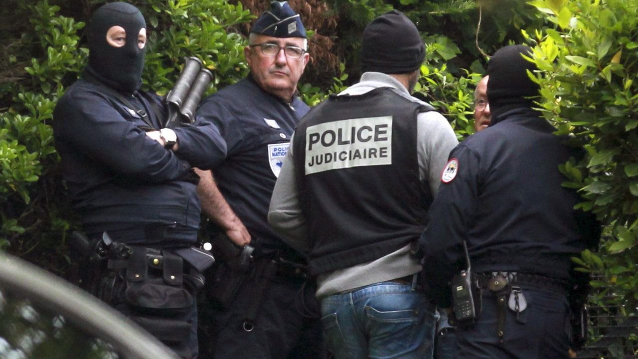 Francia detiene a 4 sospechosos de preparar un atentado inminente en París