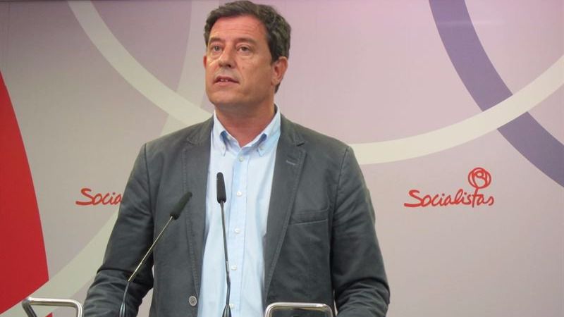 Sánchez se quita de en medio un molesto 'obstáculo': Besteiro dimite como líder gallego