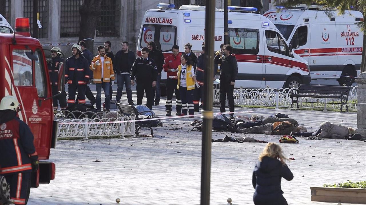 Al menos 4 muertos y decenas de heridos en un nuevo atentado en Estambul