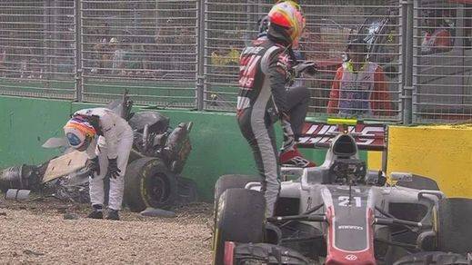 Alonso sale ileso de un brutal accidente en la victoria de Rosberg