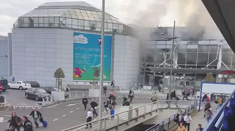Rajoy y los principales líderes políticos siguen la última hora de las explosiones de Bruselas