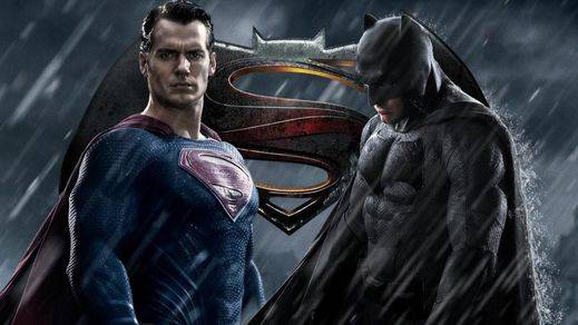 10 errores fatales de guión de 'Batman v Superman'