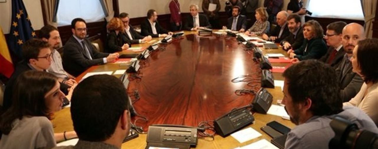 PSOE, Ciudadanos y Podemos concluyen una intensa reunión tras dos horas y media decisivas para la investidura de Pedro Sánchez