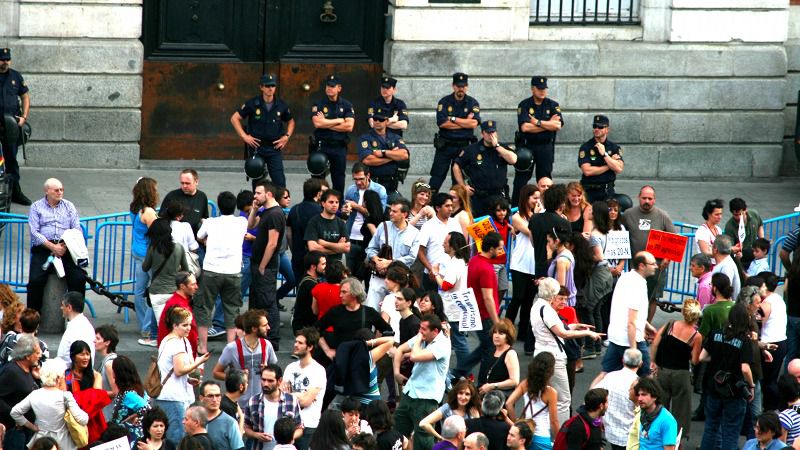 'La revuelta crece': París se contagia del movimiento indignado del 15-M