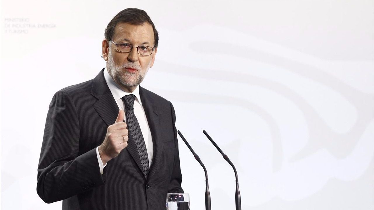 Rajoy sigue retocando los horarios: insiste a las cadenas de TV, que no le escucharon, avanzar los 'prime time'