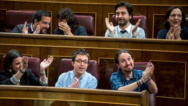 Bronca a Podemos por su ley de emergencia social a pesar de recibir el apoyo del Congreso