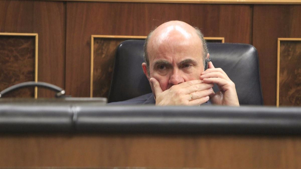 El Gobierno vende la piel del déficit antes de cazarlo: Bruselas deja en evidencia a Luis de Guindos