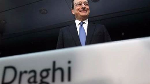 Draghi carga contra los críticos, aparca el 'helicóptero del dinero' y abre la puerta a los tipos negativos