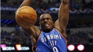 Ibaka sigue en la pelea por el anillo de la NBA: nueva victoria de sus Thunders