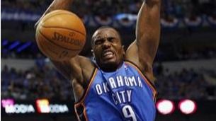 Ibaka se acera a su primer anillo NBA: sus Thunders, finalistas en el Oeste