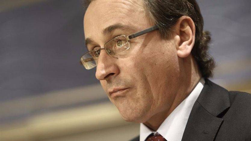 El último escándalo que le explota a Rajoy antes de las elecciones: el ministro Alonso, condenado