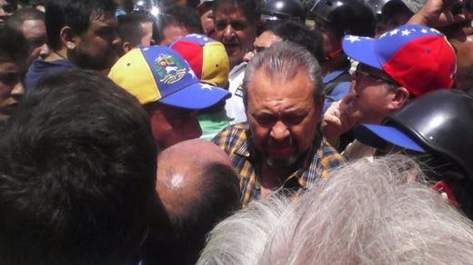 Venezuela: gases lacrimógenos y enfrentamientos entre la policía y la oposición