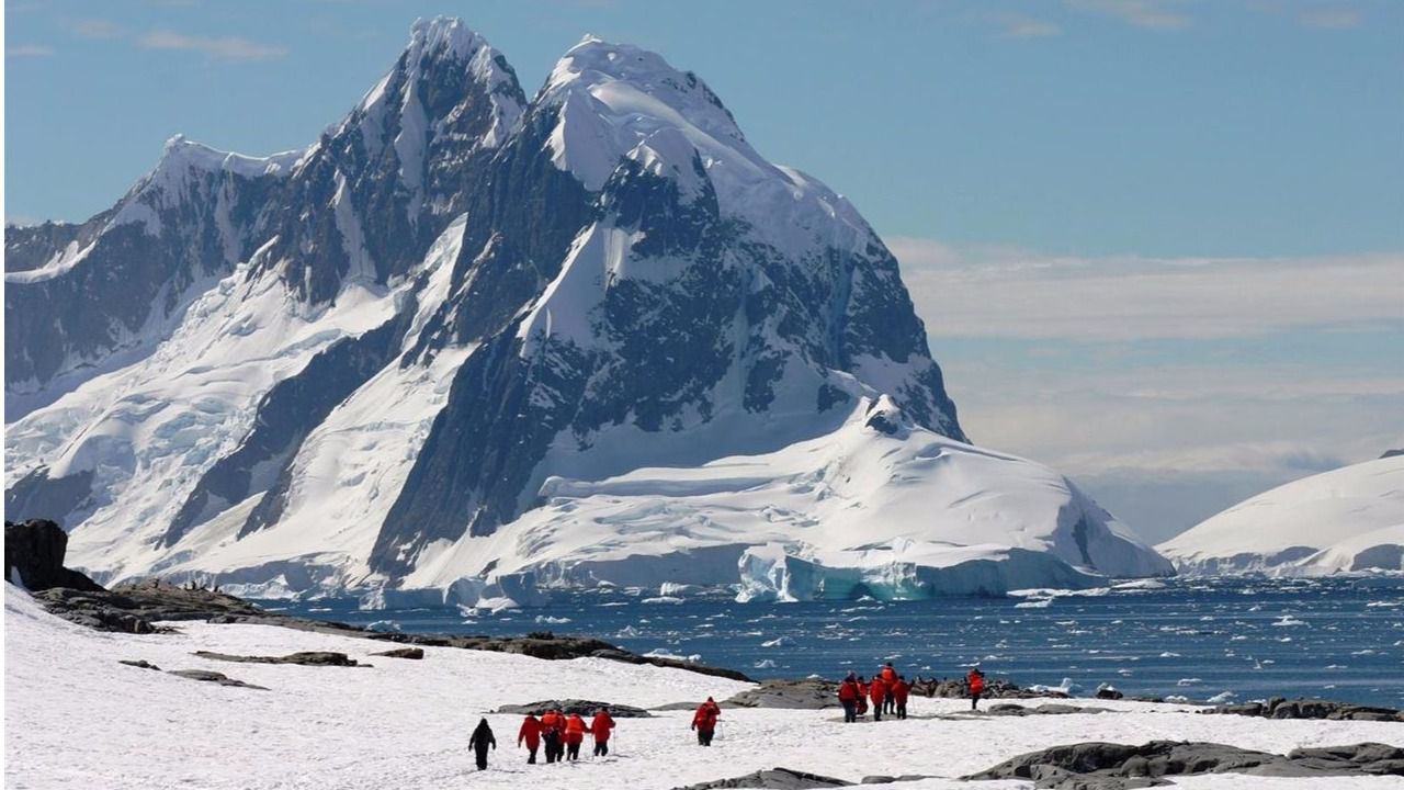 La explicación de por qué aumenta el hielo marino en la Antártida y se pierde en el Ártico
