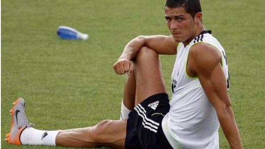 Alarma en el Real Madrid: Cristiano se retira del entrenamiento tras un choque con Casilla