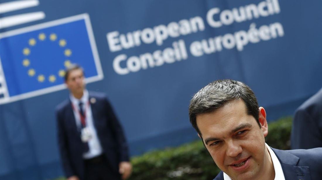 El Eurogrupo permite seguir respirando a Grecia: 10.300 millones en ayudas y más tiempo para la deuda
