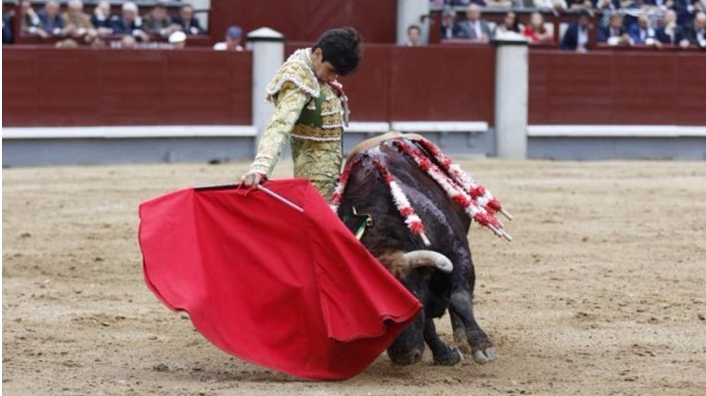 San Isidro: ¡pum, petardo! con toros que no son toros y toreros que no son toreros