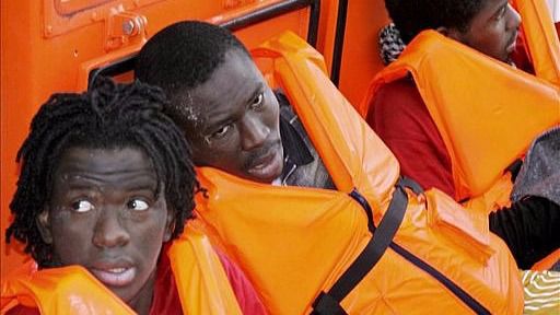 Nueva tragedia en el Mediterráneo: vuelca una embarcación con 100 inmigrantes a bordo