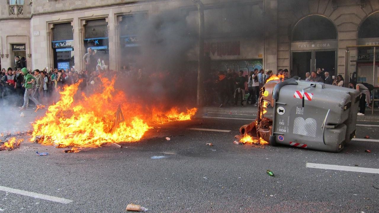 Barcelona pone fin al caos de las protestas y acalla los ataques contra Colau