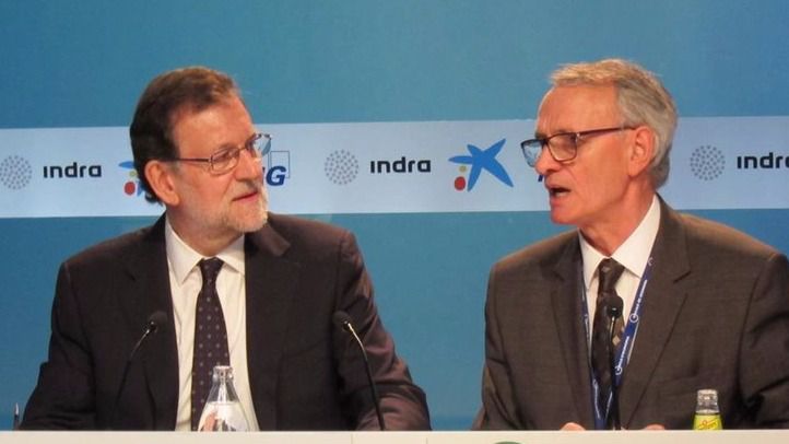 Rajoy descalifica duramente la gestión de Colau y Carmena por "hacer daño" a la economía