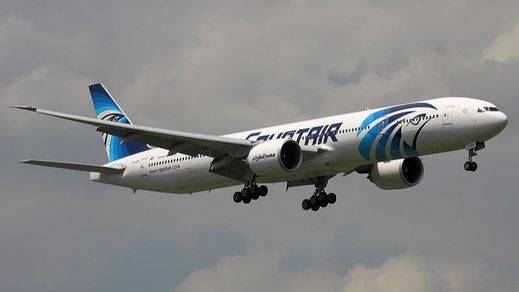 El avión de Egypt Air envió una señal de auxilio tras desaparecer de los radares