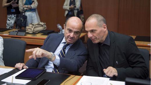 Varoufakis, ex ministro griego de Finanzas, revela que convenció 'en secreto' a Luis de Guindos